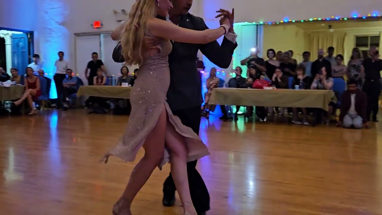 Video thumbnail for Maxi Copello and Karu Terenzio at La Reina milonga (3 of 3)