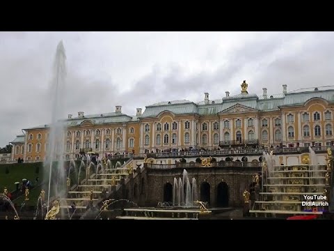Peterhof Schloss Parkanlage bei St. Petersburg Fontänen Петергоф Petergof Каскад Петергофский дворец
