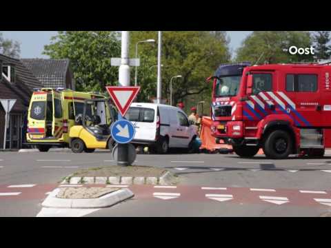 Motorrijder gewond na botsing met auto in Holten