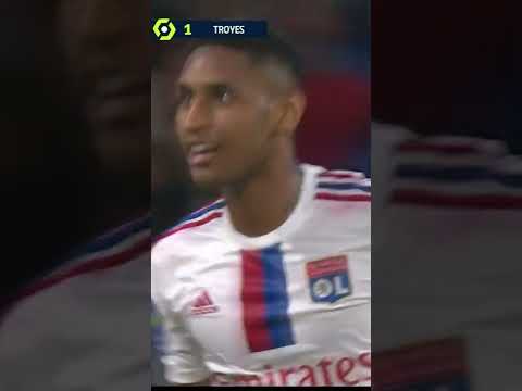 TETÊ PEDALOU, DEIXOU A ZAGA PERDIDA E FEZ UM GOLAÇO PARA O LYON! #shorts