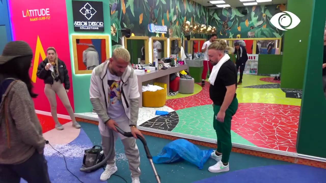 Sfida/ Djemtë pastrpjnë mbeturinat dhe sistemojnë shtëpinë