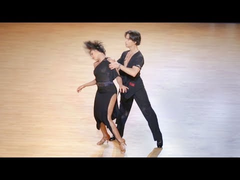 Latin American couple goes into Popping | Guillem Pascual - Rosa Carne, ESP