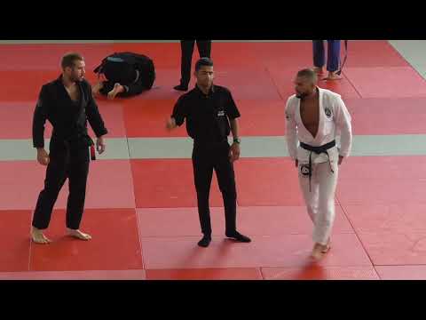 Rafael da Silva Barro vs Gary Salisbury - IBJJF London Open 2022 - Black Master 1 - Middle