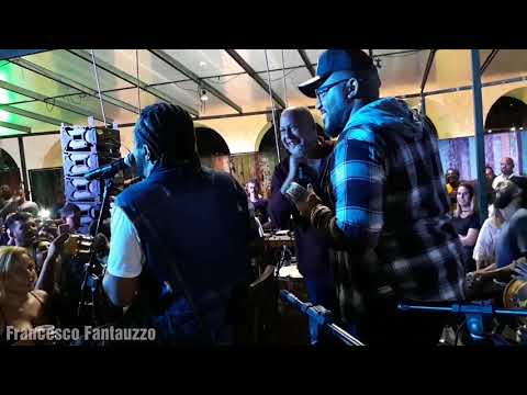 Xande de Pilares versando com Sombrinha