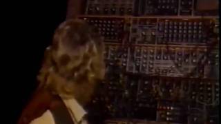 Keith Emerson xplains his Moog Modular and synths rig in ELP 1993 tour.
