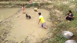 preview picture of video 'Fish harvest at Thingchom, Churachandpur, Manipur, India.'