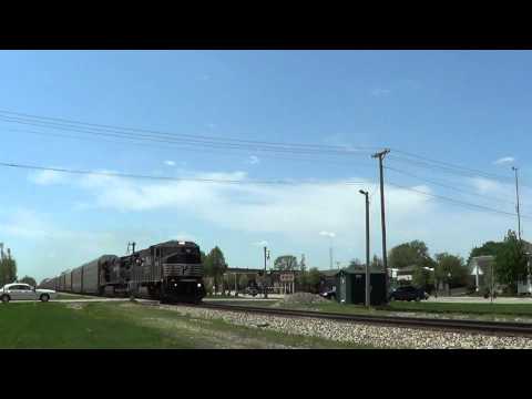 NS SD60I #6718 leads autoracks through Manteno IL with a bad P5