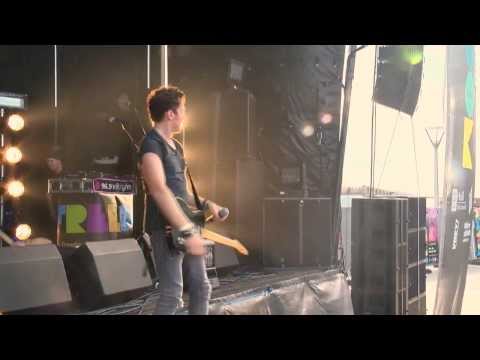 McFly - Party Girl - Live at Hull Freedom Festival [HQ]