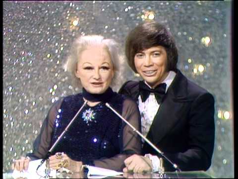 Charlie Rich Wins Favorite Country Single For "Behind Closed Doors" - AMA 1974