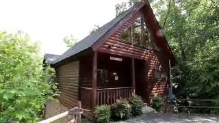 preview picture of video 'A Friendly Forest Wears Valley Cabin Near Pigeon Forge - Cabins USA 2013'