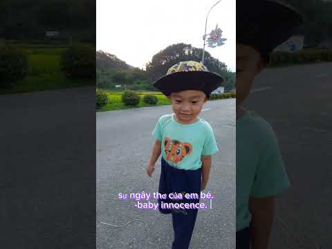 Dạo Chơi Cùng Các Tình Yêu Nhỏ. Caminhando com pequenos amores.