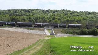 Tovorni vlak pelje nad podvozom na Sp. Kamenščaku