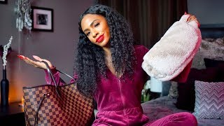 What's In My Purse? (FANNY PACK EDITION) Things I Never Leave Home Without! ▸ VICKYLOGAN