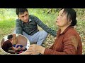 HANG Found His Mother When She Was Injured And Took Her Home To Care For Her