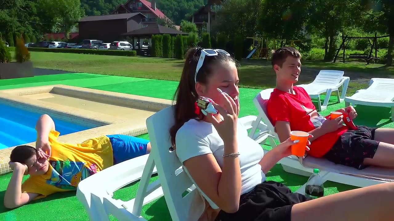 УРОКИ ПЛАВАНИЯ заставила плавать в детском бассейне!