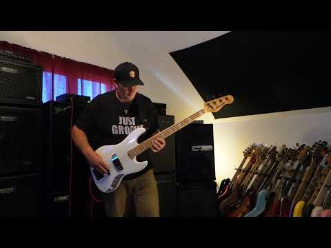 Bass Solo Improvising in C min - Jazz/Funk - Andy Irvine