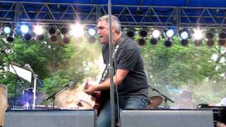 Taylor Hicks singing "I Live on a Battlefield" at the Syracuse Balloon Fest