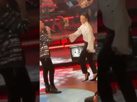 Felipe Araujo e Paola Oliveira, espaçosa demais.