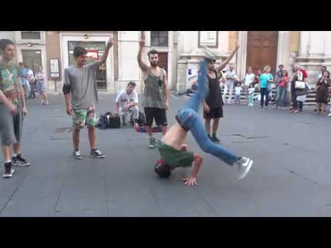 Vídeo do canal Top Sound: (Natty Sele Ft Local Remedy & R - Vibez - Left Alone) Música eletrônica.