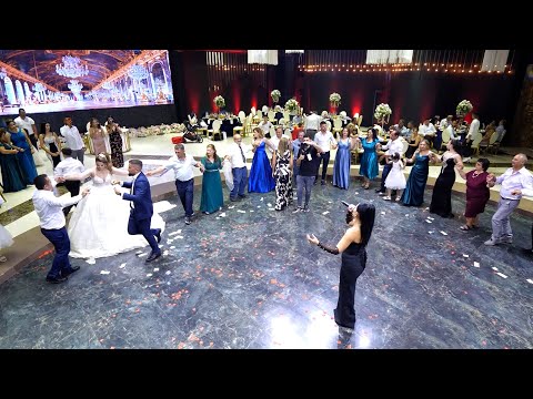 Babai i Nuses Hap Dasmen me Vallen e Pare Sipas Tradites ( Dasma e Albines 2023 )