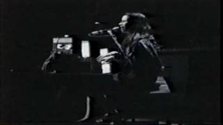 10,000 Maniacs - A Campfire Song (Joke) (1989) New Haven, CT