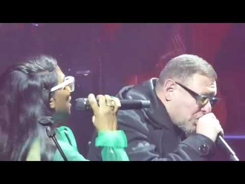 Gorillaz - Dare w/ Shaun Ryder & Roses Gabor - O2 Arena, London, 5/12/17