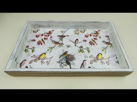 Bandeja reciclada con decapado y decoupage
