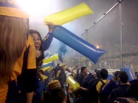 "Recibimiento Rosario Central Sudamericana 2014" Barra: Los Guerreros &bull; Club: Rosario Central
