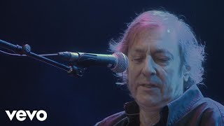 Essa Miúda Lyrics English Translation