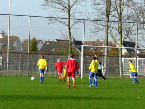 21 november 2009 Bekerwedstrijd Arnemuiden C1 - Oostkapelle C1  aktie Joey
