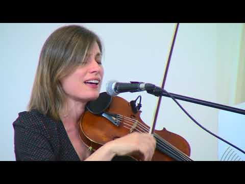 PÄRBO (Begoña Riobó & Anxo Pintos). ENTRE ISOGLOSAS (Trad./Begoña Riobó)