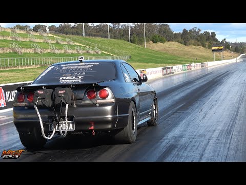 parachutes fly off at 339 km/h -  quickest Skyline R33 in the world