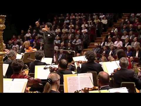 J. Strauss: Rosen aus dem Sueden Walzer-  Daniel Nazareth, conductor