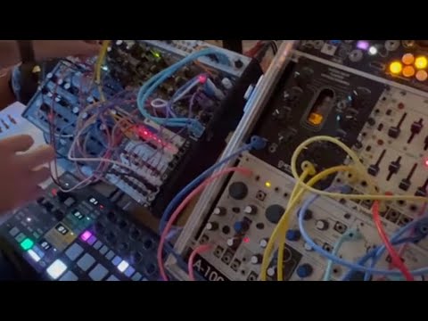 Flume Having Fun With Modular Synthesizer(unreleased)