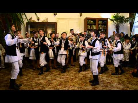 Ansamblul Folcloric "Flori Mureșene" - Cântec joc și strigătură!