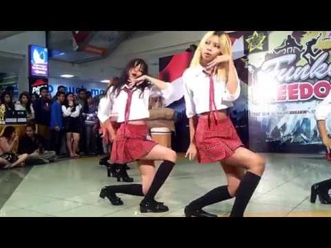 [150817] Hello Venus Wiggle Wiggle+Sticky Sticky Dance Cover by BlackLIST @Malang Town Square