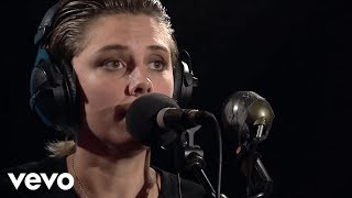 Wolf Alice - Good Riddance (Time Of Your Life) (Green Day cover) [Live in the Live Lounge]