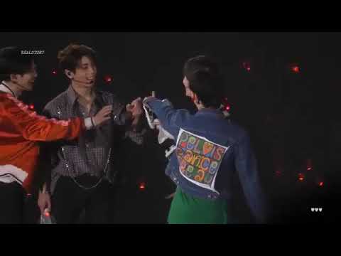 Taemin and Key teasing Jonghyun #shinee, #kpopidol, #smtown, #key #taemin, #jonghyun