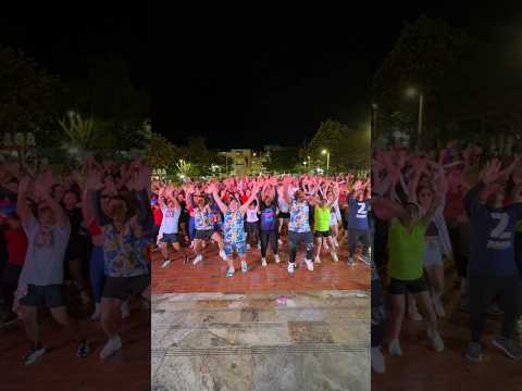 Sol y Arena by Gente de Zona ( más de 400 personas bailando en Málaga Santander #zumba #gentedezona