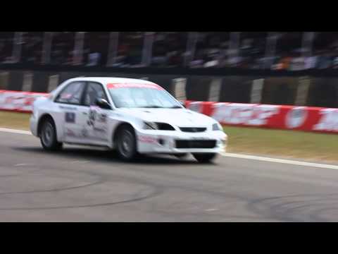 Arjun Balu and Leelakrishnan fighting it out on track