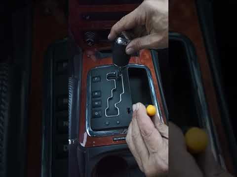 desbloquear palanca de cambio de Jeep grand Cherokee 2005-2010