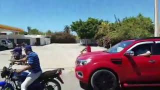 “Guagüita” anunciadora recorre Pedernales para que haitianos la abandonen en 24 horas