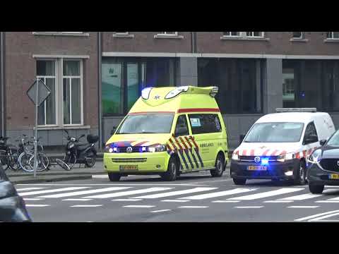 Primeur Zorgambulance 12-240 Met spoed voor passerende sanquin Caddy naar EMC in Rotterdam