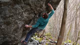 Video thumbnail of Malédiction, 8b. Rioupéroux