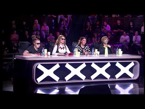 Mali Dečak Svira Majstorski Violinu