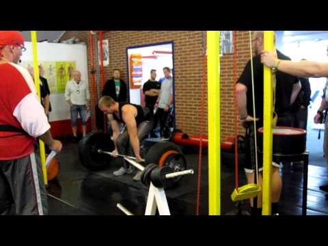 Hyldig deadlifting 250 kg miss at MSM