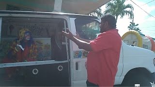 Payaso Pikorete Comiendo Mantecado de Magic Adventures 787-607-9331