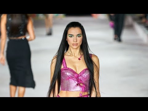 Versace Summer Spring 2022 - Fashion Show  فخامة عرض أزياء ٢٠٢٢ فرزاتشي