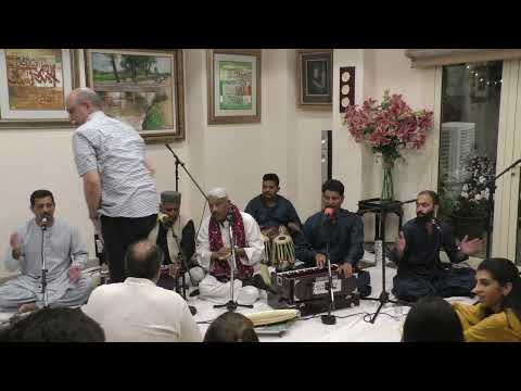 Farid Ayaz's Mesmerizing Rendition Of Main Maili Tan Maila Mera - Naatiya kalam