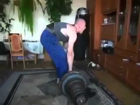 The worst deadlift form ever recorded.